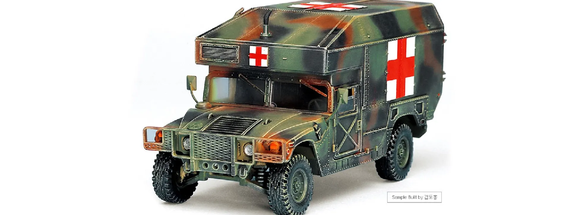 ACADEMY 13243 M997 Maxi Ambulance | Militär Bausatz 1:35
