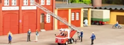 Auhagen 41687 Multicar M22 Feuerwehr Drehleiter CZ | Bausatz Spur H0