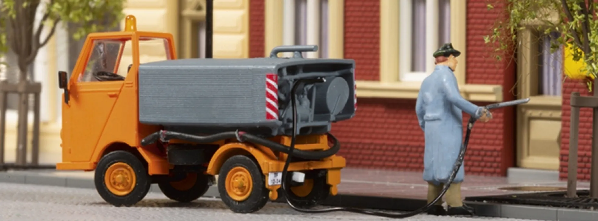 Auhagen 41657 Multicar M22 mit Wassertank | Bausatz Spur H0