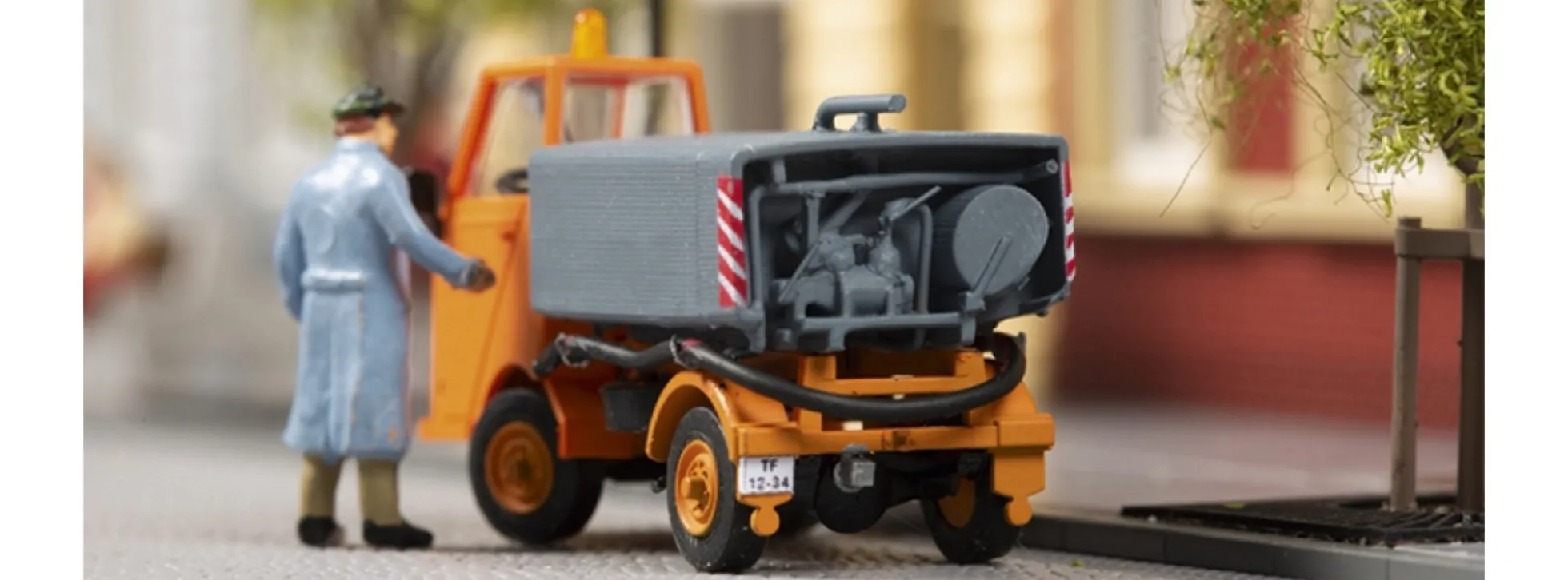 Auhagen 41657 Multicar M22 mit Wassertank | Bausatz Spur H0