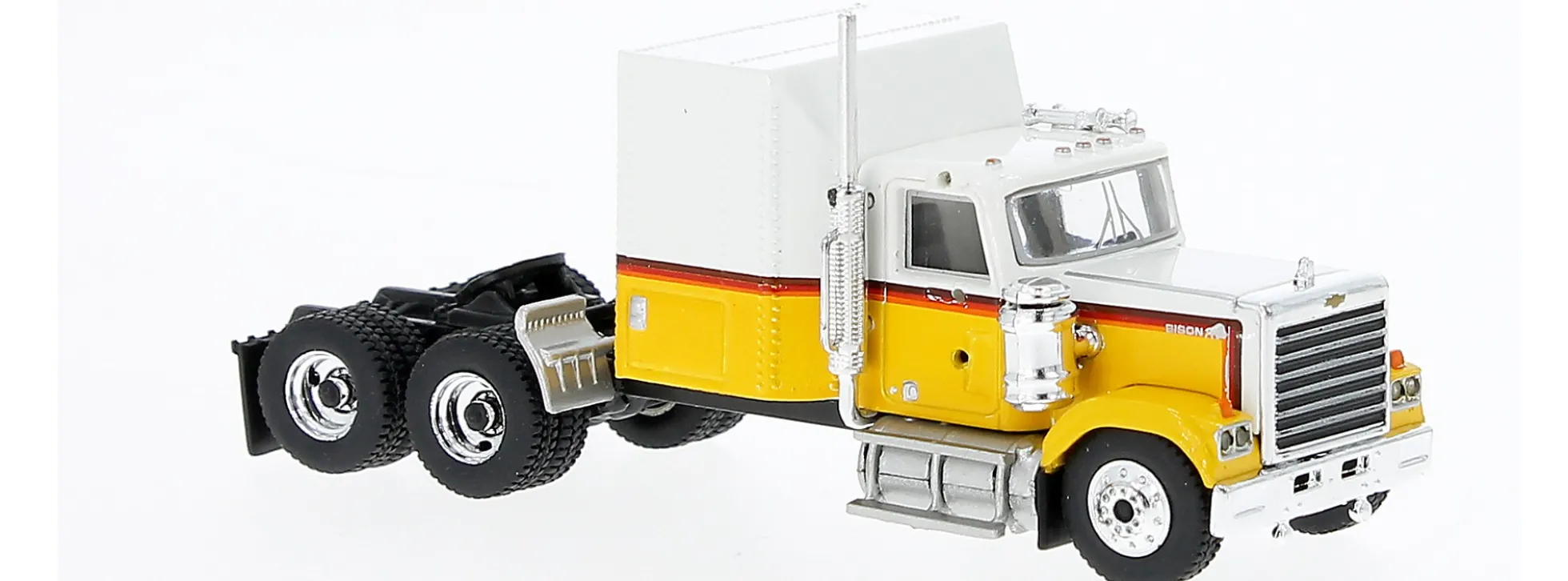 BREKINA 85782 Chevrolet Bison Solozugmaschine 3achs 1980 weiss gelb LKW-Modell 1:87