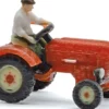 BUSCH 87503 Junior Traktor mit Bauer | Landwirtschaftsmodell 1:120