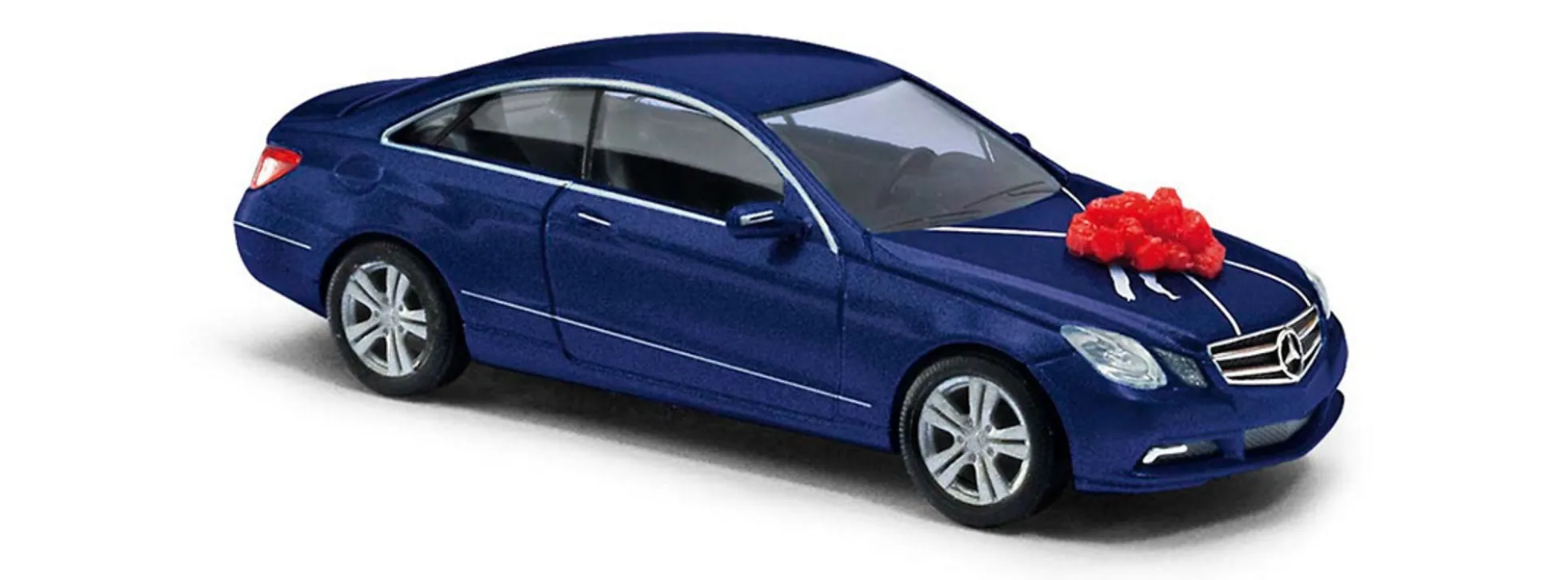 BUSCH 41653 Mercedes-Benz E-Klasse Coupe Hochzeit Automodell 1:87
