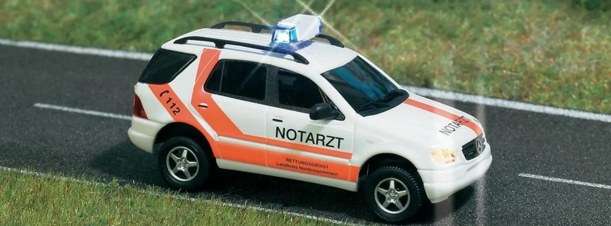 BUSCH 5631 Mercedes-Benz M-Klasse Notarzt | Blaulichtmodell 1:87