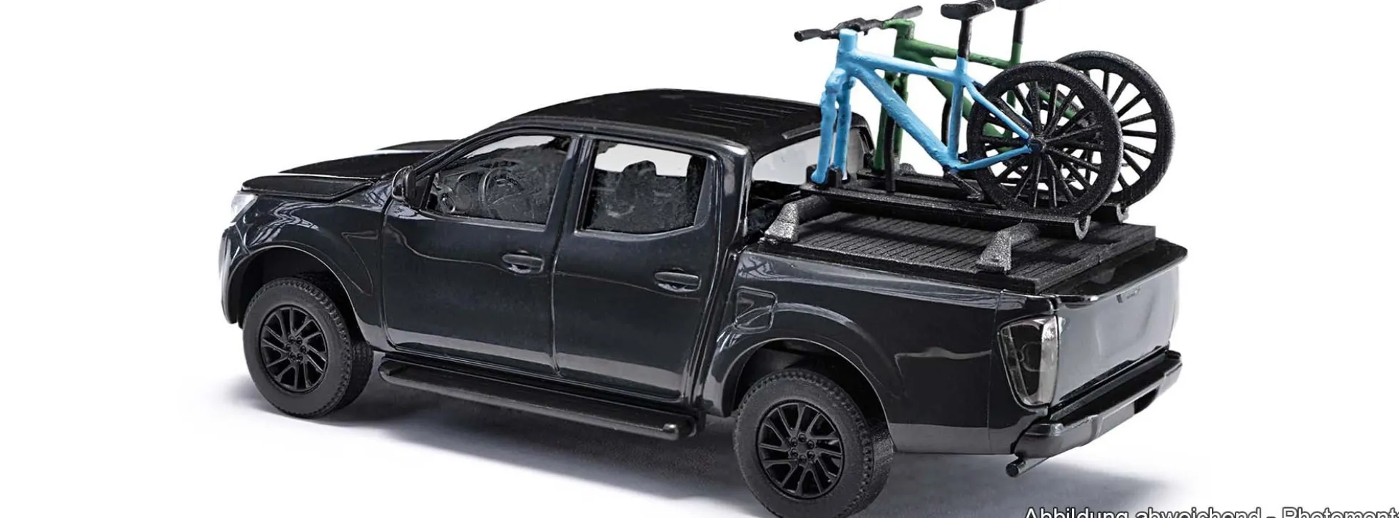 BUSCH 53724 Nissan Navara mit zwei Bikes | Modellauto 1:87