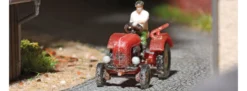 BUSCH 8358 Traktor Junior mit Bauer | Landwirtschaftsmodell 1:160