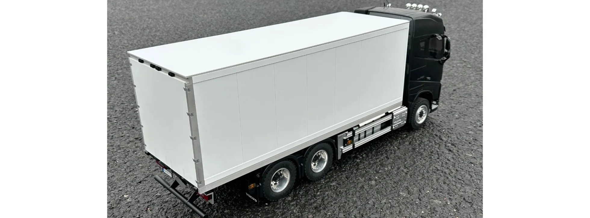 CARSON 500907732 Kofferaufbau für Volvo FH16 TT | Bausatz für RC-Truck 1:14