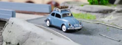 CARSON 500504149 VW Käfer Wintersport | 2.4GHz | RC Auto 1:87 Spur H0