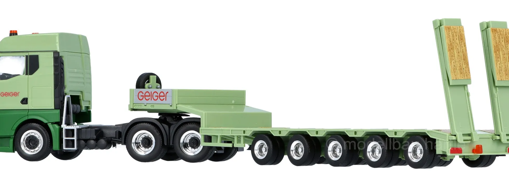 herpa 958585 MAN TGX GM Semitieflade-Sattelzug mit Rampen GEIGER | LKW-Modell 1:87