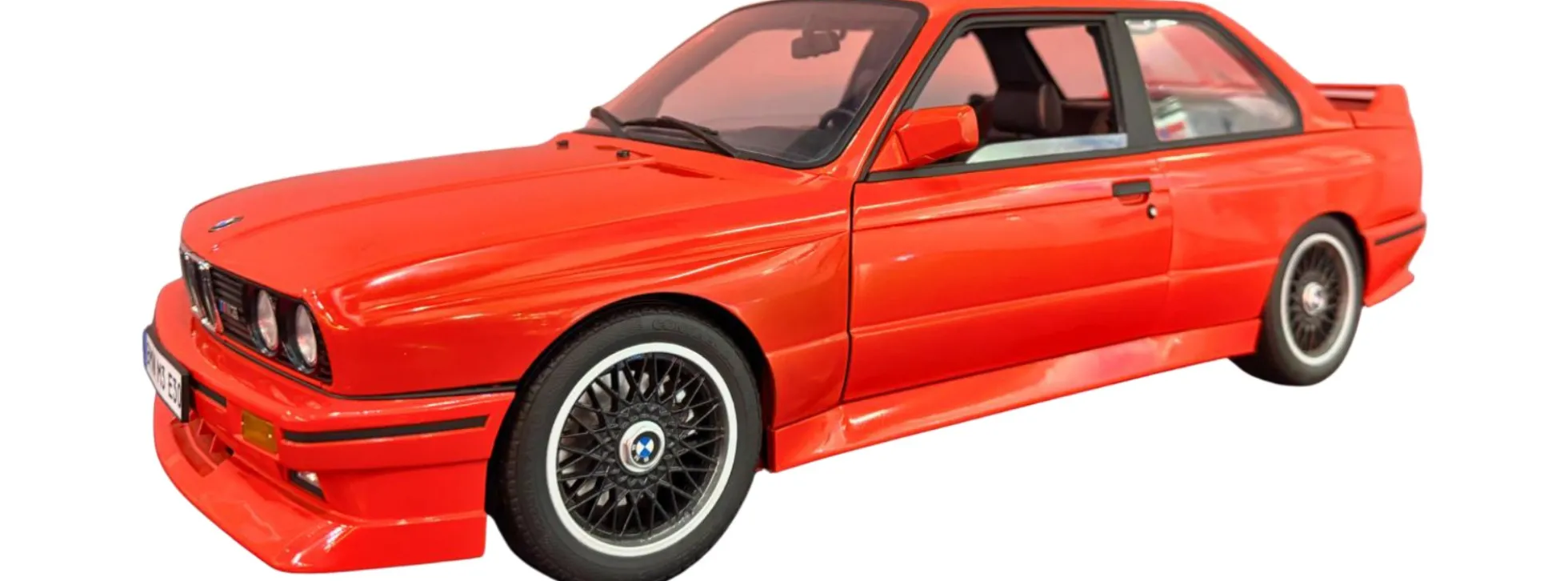IXO 10126 BMW E30 1987 rot | Lichtfunktion | Metallteile | Premium Auto Bausatz 1:8