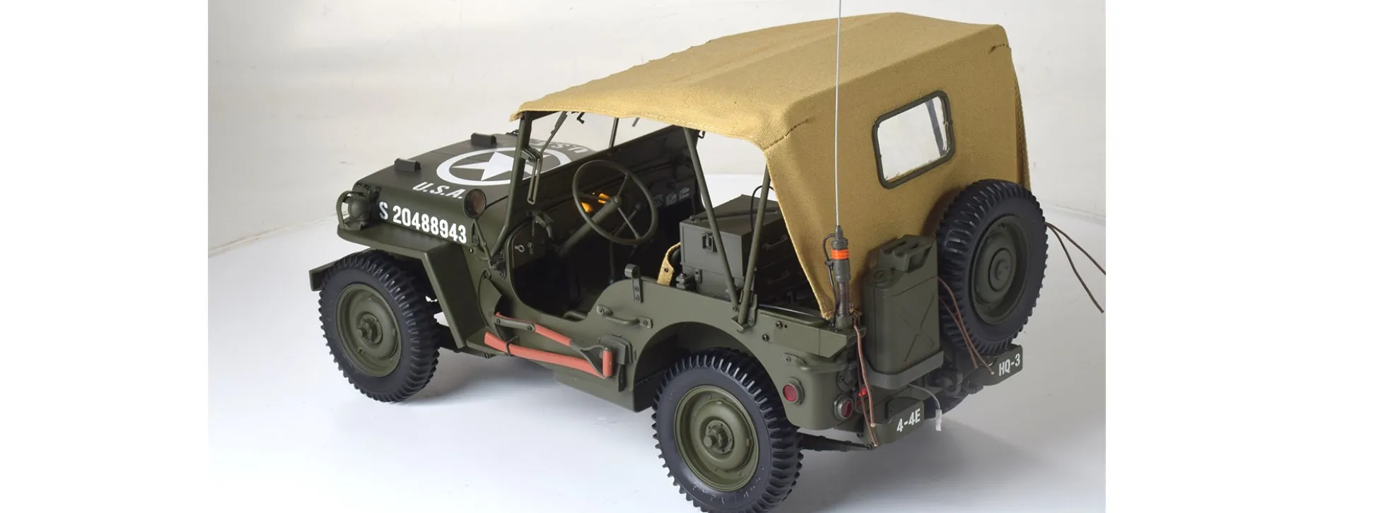 IXO 10105 Jeep Willys mit Anhänger + M3A1 u. M2 | mit Metallteilen | Premium Militär Bausatz 1:8