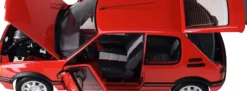 IXO 10121 Peugeot 205 GTI Rot | Licht + Sound | Premium Auto Bausatz 1:8