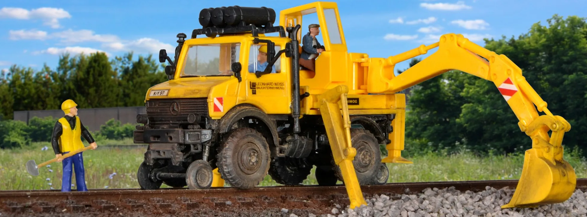kibri 16307 Zweiwege Unimog mit Heckbagger | LKW Bausatz 1:87