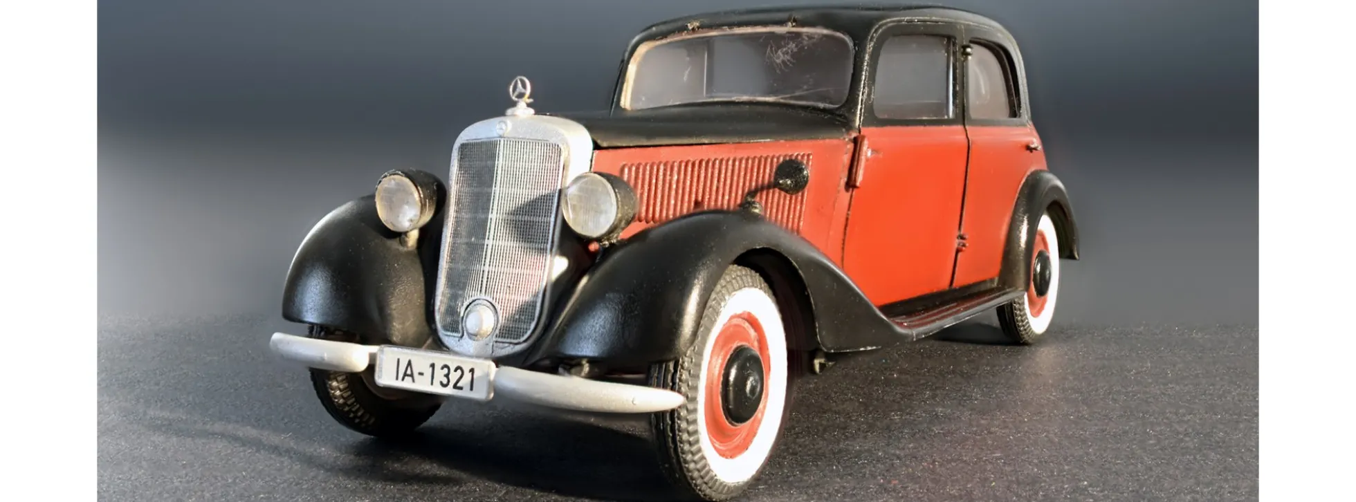 MiniArt 38008 Deutscher Fahrzeugtyp 170V 4-Türige Limousine inklusive Figur | Auto Bausatz 1:35