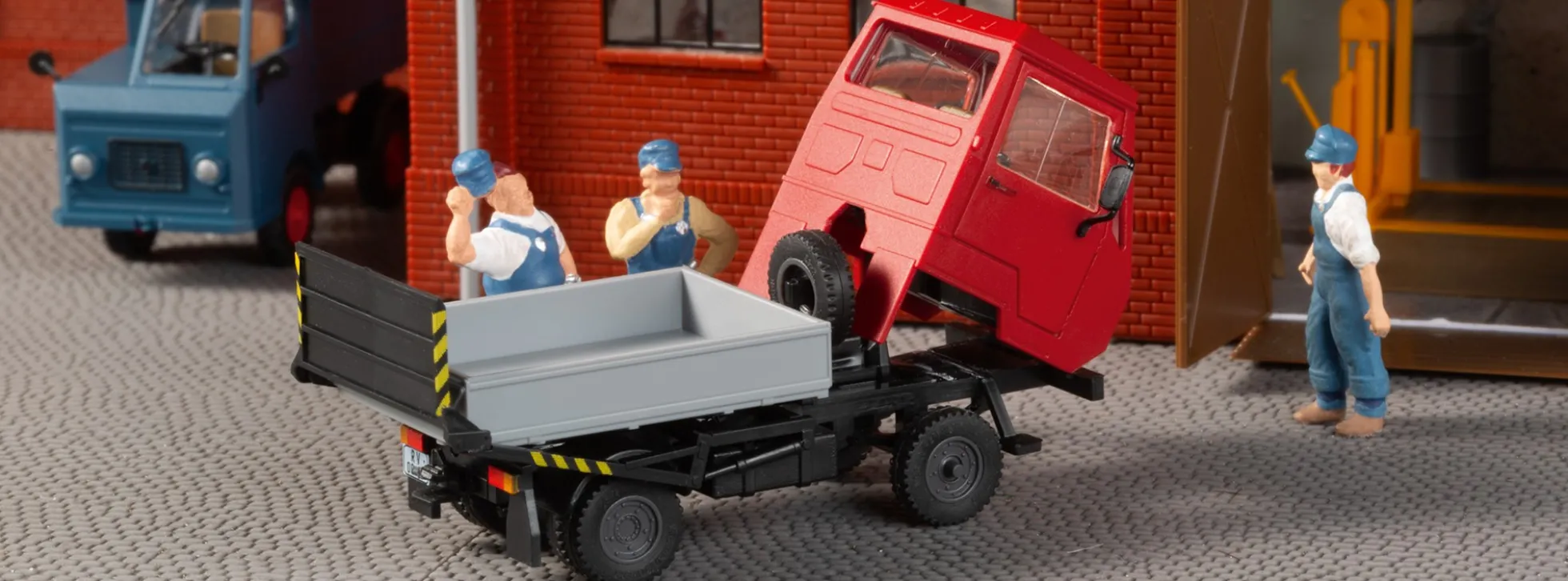 minicar 66032 Multicar M25 Pritsche mit Ladehilfe | LKW-Modell Bausatz 1:87
