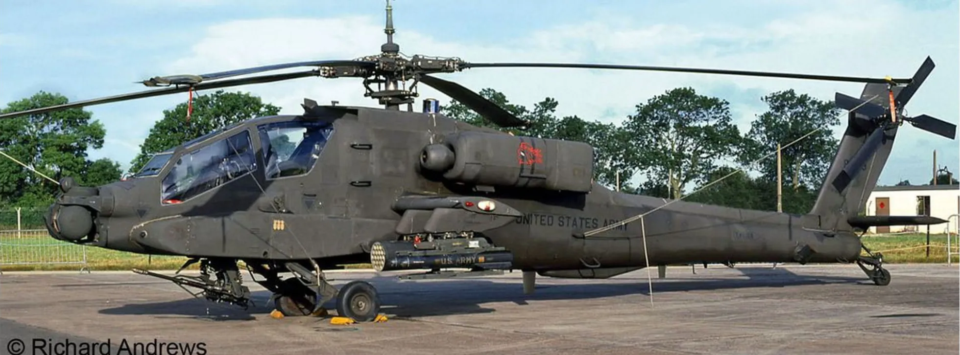 Revell 04985 AH-64A Apache | Hubschrauber Bausatz 1:100