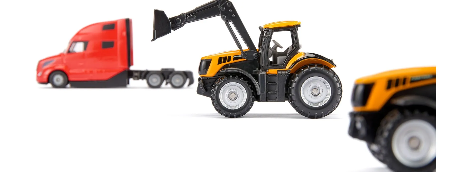 siku 1785 Volvo LKW mit JCB Traktoren | LKW-Modell 1:87