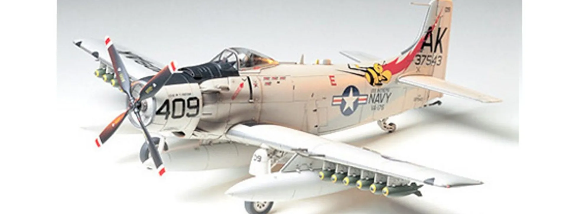 TAMIYA 61058 Douglas A-1H Skyraider Flugzeug Bausatz 1:48