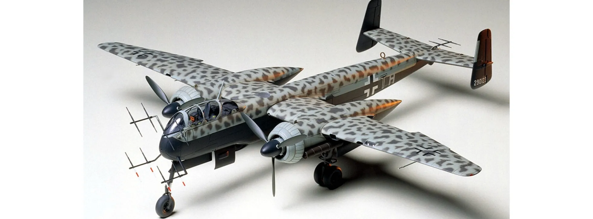 TAMIYA 61057 Heinkel Uhu He219 Dt. Nachtjäger | Flugzeug Bausatz 1:48