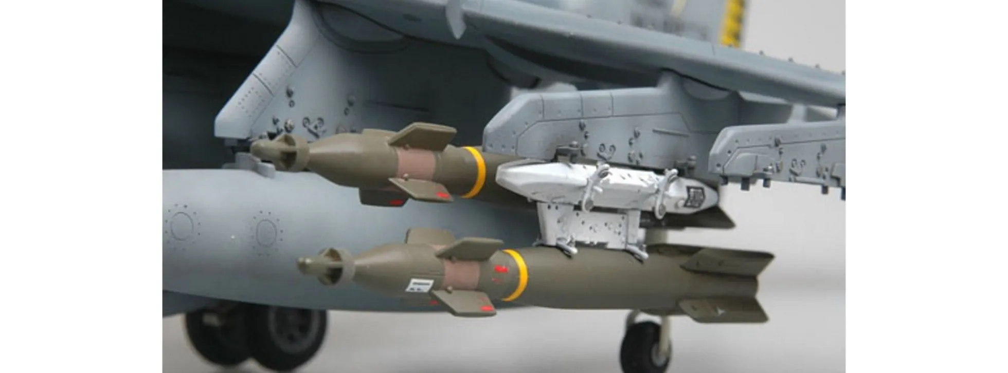 TRUMPETER 02285 AV-8B Night Attack Harrier II Flugzeug Bausatz 1:32