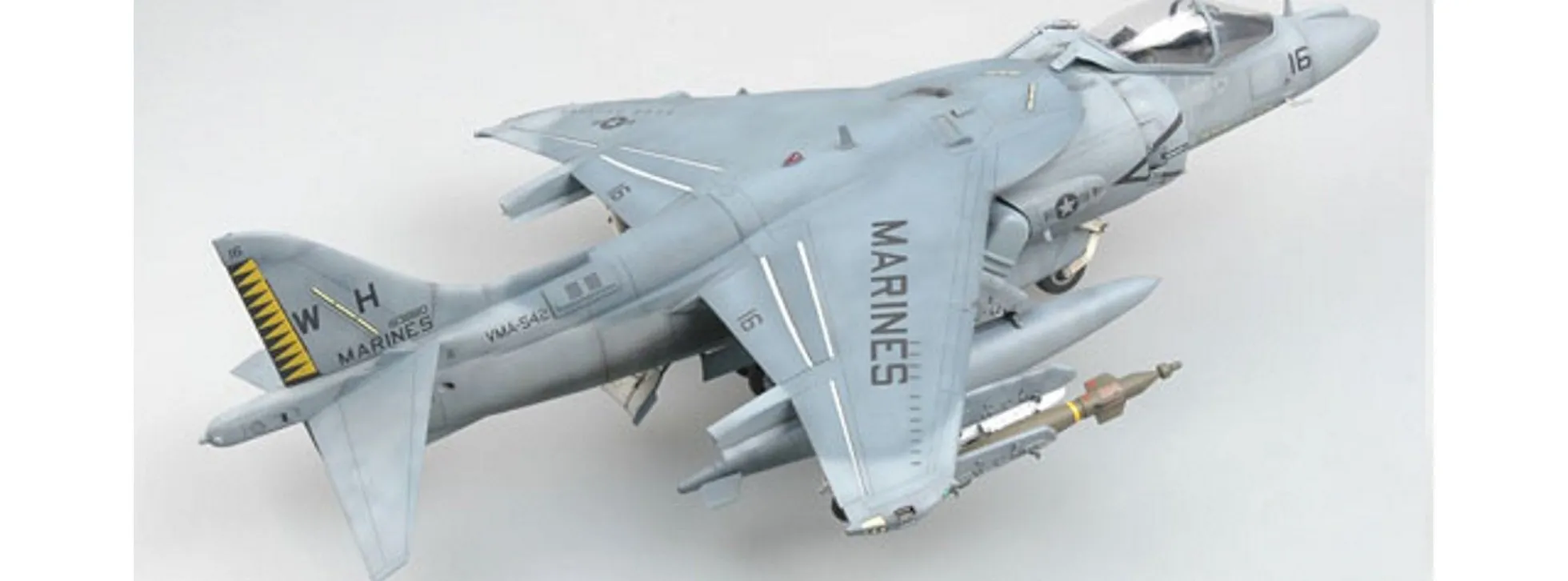 TRUMPETER 02285 AV-8B Night Attack Harrier II Flugzeug Bausatz 1:32