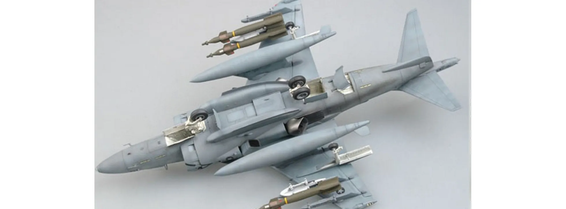 TRUMPETER 02285 AV-8B Night Attack Harrier II Flugzeug Bausatz 1:32