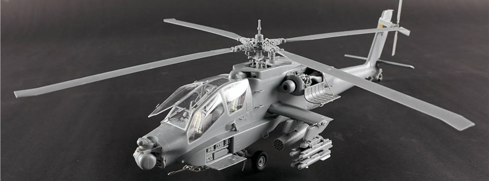 TRUMPETER 05115 Boeing AH-64A Apache | Hubschrauber Bausatz 1:35