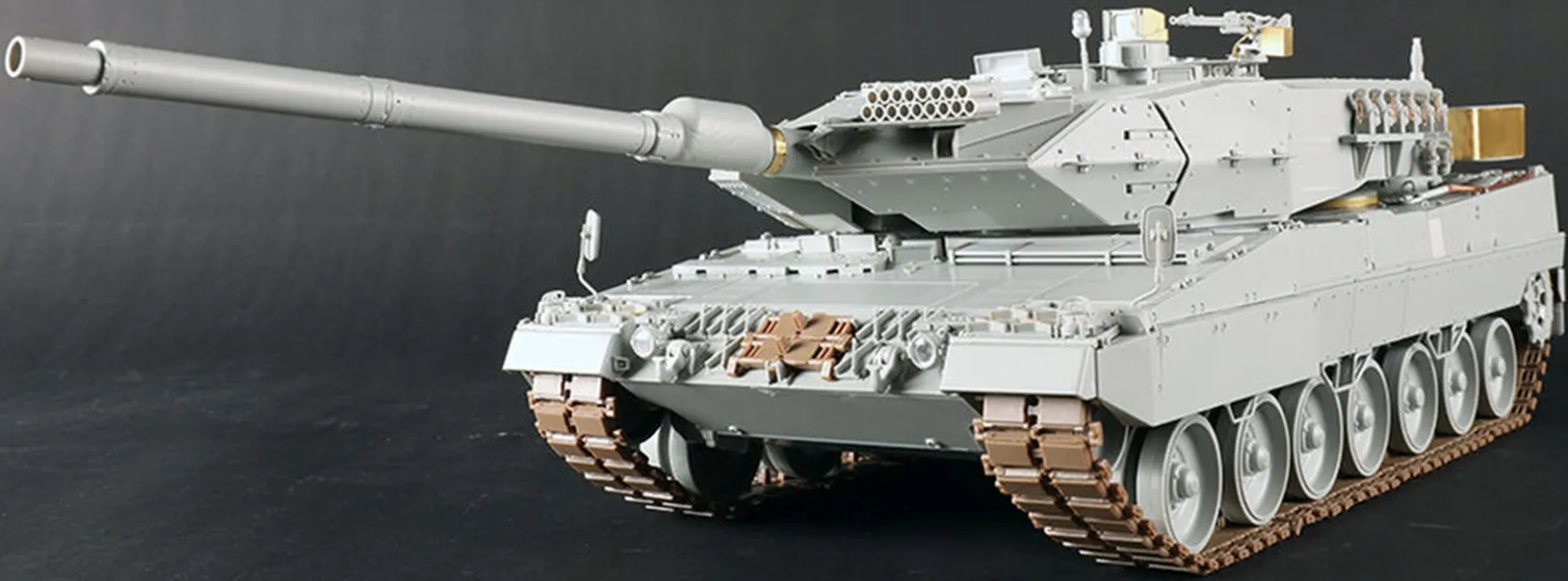 TRUMPETER 00966 Deutscher Kampfpanzer Leopard 2A6 | Panzer Bausatz 1:16