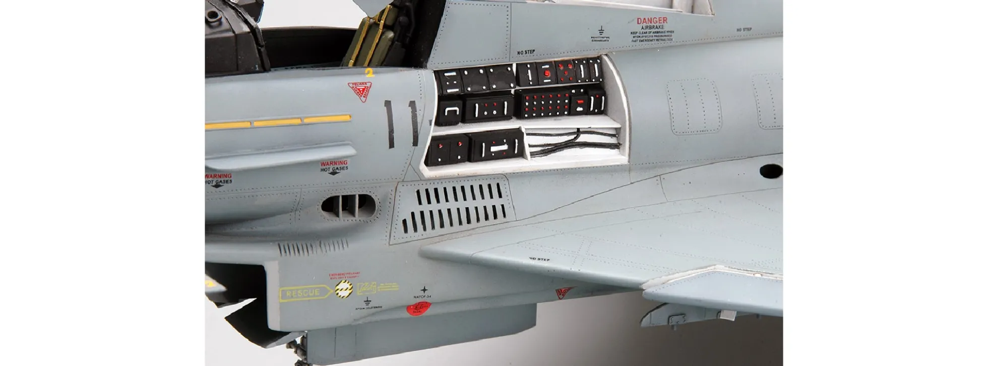 TRUMPETER 02279 Eurofighter Typhoon EF-2000B | Flugzeug Bausatz 1:32