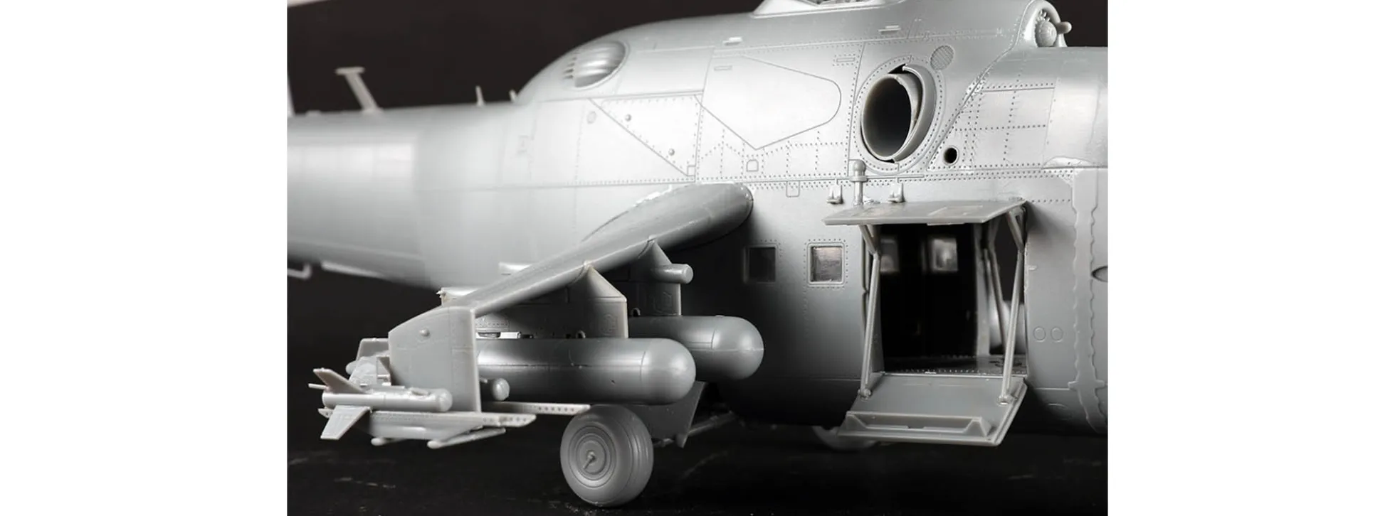 TRUMPETER 05828 Mil Mi-24A Hind-B | Hubschrauber Bausatz 1:48