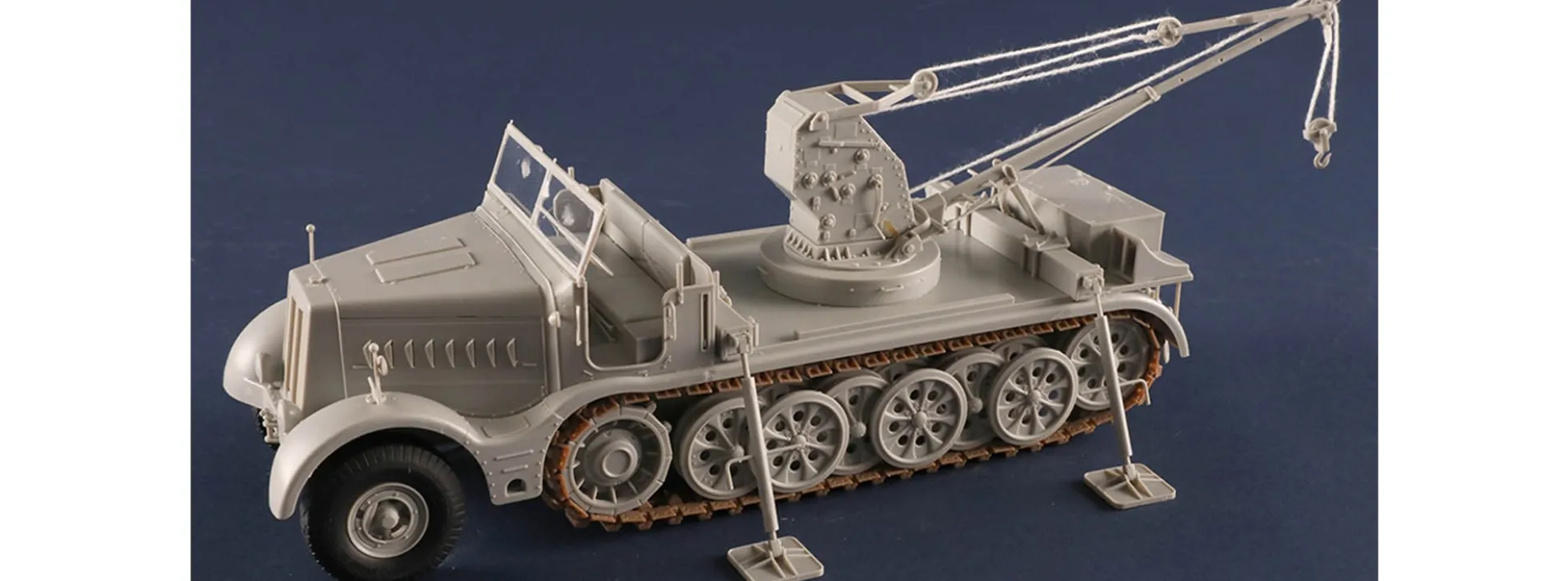 TRUMPETER 09576 Schwerer Zugkraftwagen 18 t mit Kran | Militär Bausatz 1:35