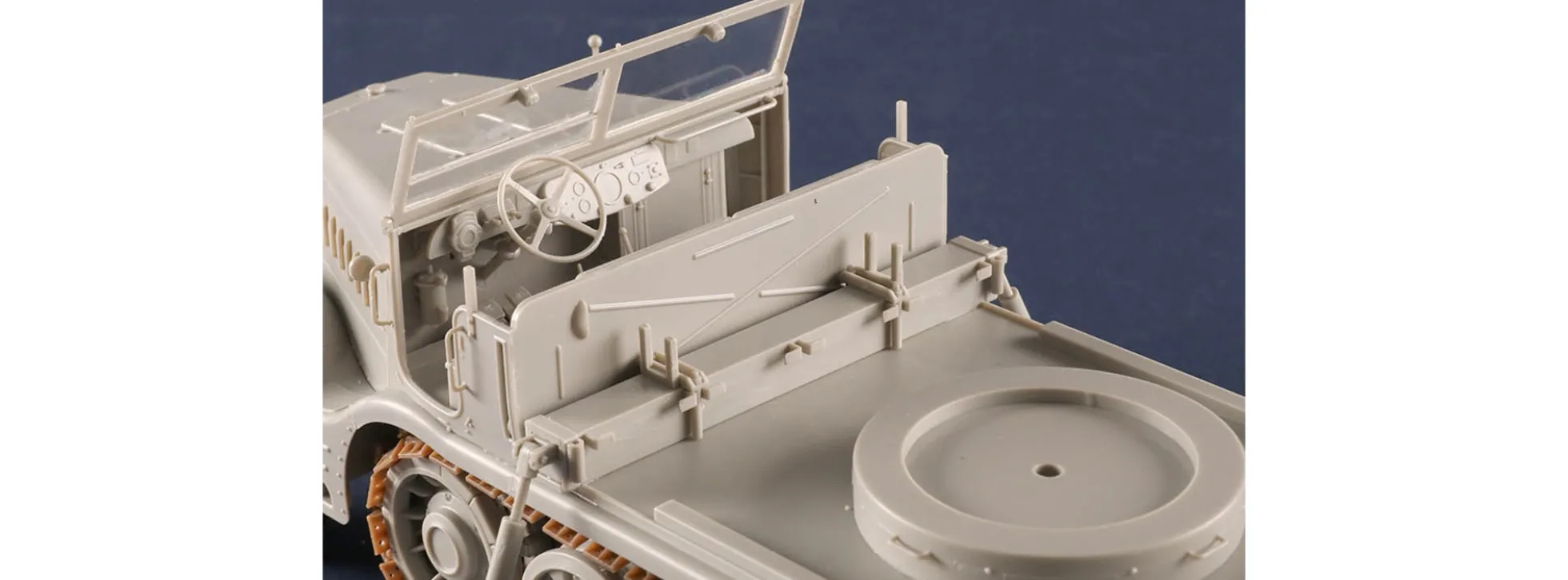 TRUMPETER 09576 Schwerer Zugkraftwagen 18 t mit Kran | Militär Bausatz 1:35