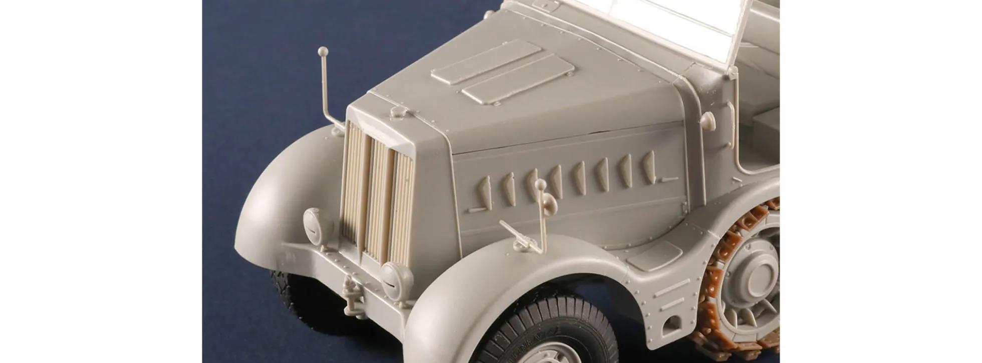 TRUMPETER 09576 Schwerer Zugkraftwagen 18 t mit Kran | Militär Bausatz 1:35
