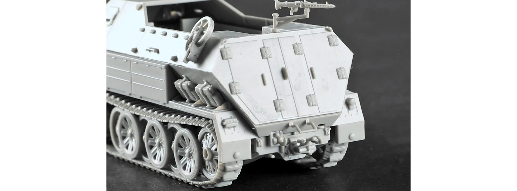 TRUMPETER 07404 Sd. Kfz. 8 Gepanzerte 12t | Halbkettenfahrzeug Bausatz 1:72
